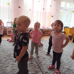 przedszkolaki w tańcu.jpg